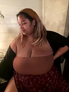 Stripchat Nude Webcam of BigFineSelena