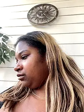 Stripchat Free Porn Cam of BigFineSelena