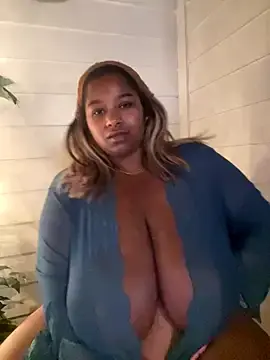 Stripchat Nude Webcam of BigFineSelena