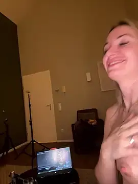 Stripchat Live Sex Cam of Micky_Muffin