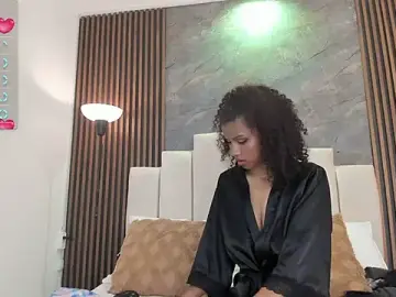 Stripchat Live Sex Cam of catiusca_reyes_03