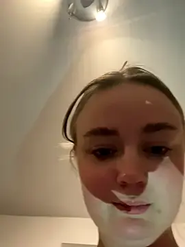 Stripchat Sex Cam of CherryEmmy