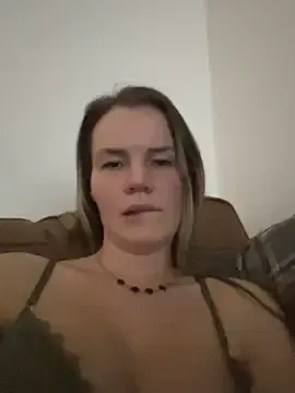 Stripchat Free Porn Cam of Cutebrowneyes_