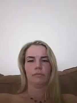 Stripchat Watch Live Sex Cams of Cutebrowneyes_