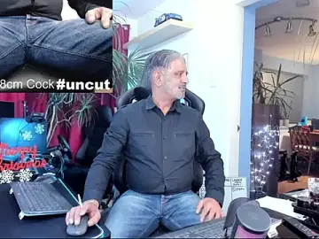 Stripchat Live Sex Cam of OnlineBossUK