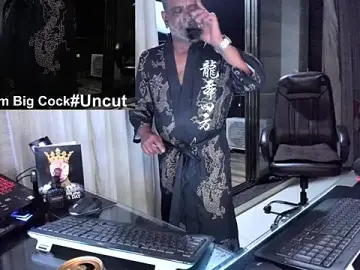 OnlineBossUK from stripchat