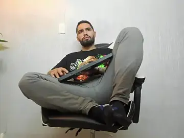 Stripchat Free Porn Cam of matteosantos