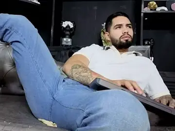 Stripchat Sex Cam of matteosantos