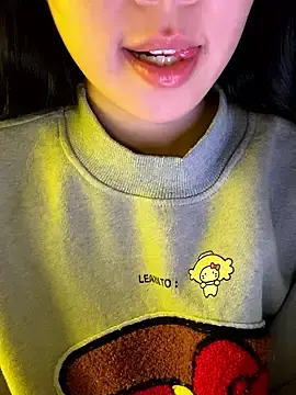 Stripchat Live Sex Cam of Uyennii02