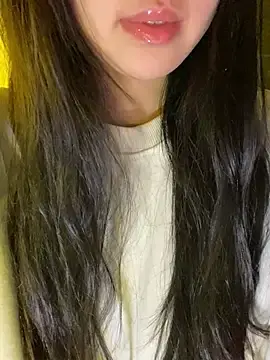 Stripchat Live Sex Cam of Uyennii02