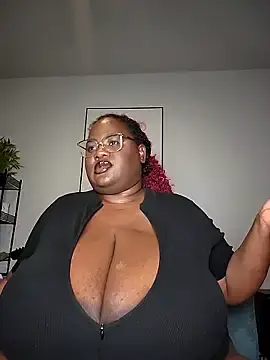 Stripchat Nude Webcam of SexyHugeblackTitties