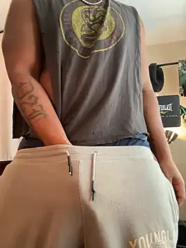 Stripchat Live Sex Cam of KeYBuMp323