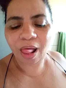 Stripchat Live Sex Cam of Ravena2290