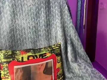 Stripchat Live Porn of Royal_girl_1