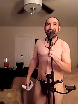 Stripchat Live Sex Cam of CumDumpPig83