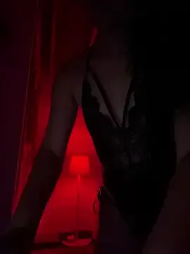 Stripchat Sex Cam of GabriSaenz