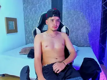 Stripchat Free Porn Cam of Mike_0233_