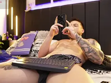 Stripchat Live Sex Cam of David_blake_