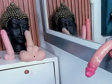 Stripchat Sex Cam of Ivy_Spicy