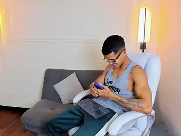 Stripchat Live Sex Cam of Paradise_boy_s