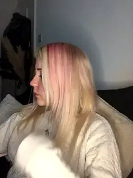 Stripchat Free Live Porn of Blondie_Sofia_Essexbabe