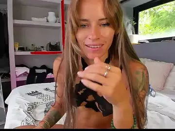 Stripchat Live Porn of holy_khloe