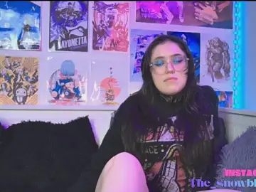 Stripchat Sex Cam of snowblack_