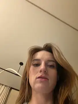 -AngelAri- from stripchat