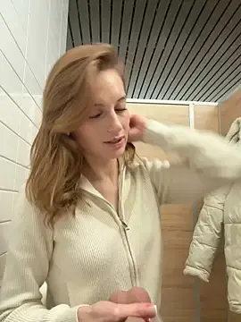 Stripchat Free Porn Cam of -AngelAri-