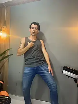 Stripchat Live Sex Cam of Franck_White