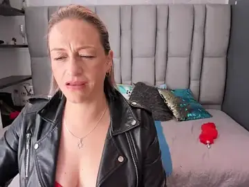 Charlot_milf from stripchat