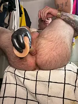 Stripchat Live Sex Cam of BearChubby300