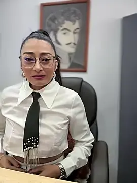 Stripchat Sex Cam of _Bella-Office1