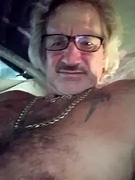 Stripchat Live Porn of Cloudin_around