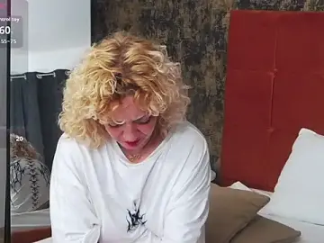 Stripchat Best Webcam of LittleCurlyGirl