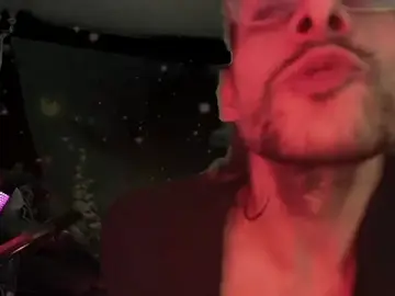 Stripchat Live Sex Cam of MasterDaddyCool