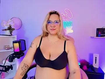 Stripchat Free Porn Cam of hollie_joliie