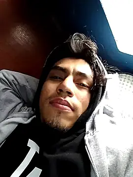 Stripchat Sex Cam of AlexAlejandro13