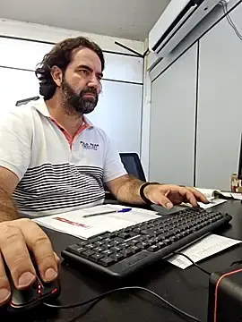 Stripchat Sex Cam of MysterBearMG