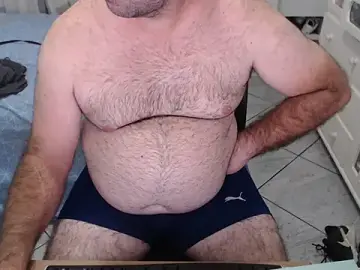 Stripchat Free Porn Cam of MysterBearMG