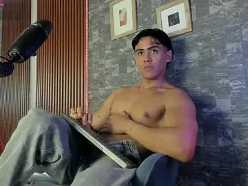 Stripchat Adult Video Chat of Tayler_Cross