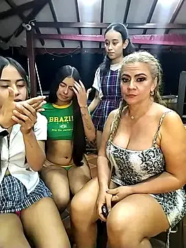 l0lita_emi from stripchat