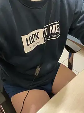 Stripchat Live Sex Cam of tw_boy520