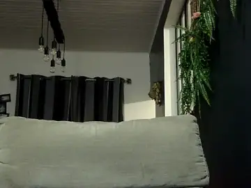 Stripchat Sex Cam of feline27