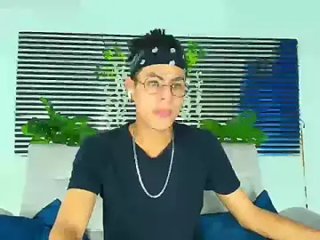 Stripchat Adult Video Chat of ThiiagoSaeenz