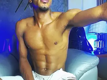 Stripchat Best live sex cam show of AaronCruz_