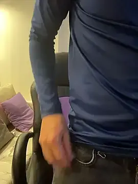 Stripchat Sex Cam of AdrianRinaldi