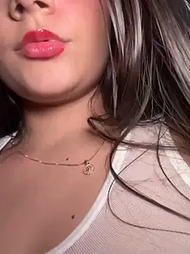 Stripchat Adult Webcam of EmmiiGlow