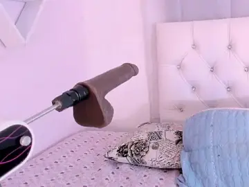 Stripchat Live Sex Cam of Emma_lorense22