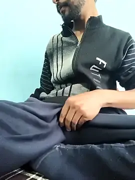 Stripchat Live Sex of DeSi_hot_young_couple